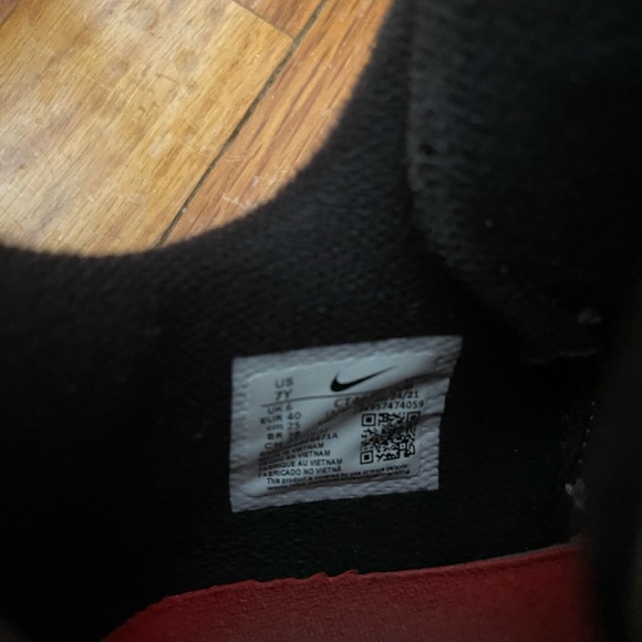 Nike Basketball Shoes - 7Y - Picture 6 of 6